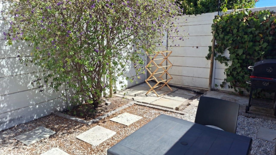 To Let 1 Bedroom Property for Rent in Table View Western Cape